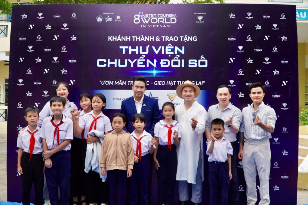 THƯ VIỆN CHUYỂN ĐỔI SỐ TẠI: TỪ LỚP HỌC ĐẾN KHÔNG GIAN SỐ HÓA ĐẦU TIÊN 2025 4 s3