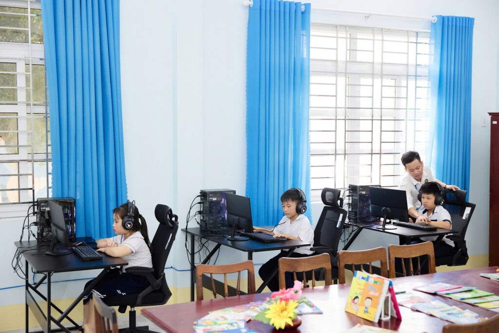 THƯ VIỆN CHUYỂN ĐỔI SỐ TẠI: TỪ LỚP HỌC ĐẾN KHÔNG GIAN SỐ HÓA ĐẦU TIÊN 2025 2 Thư viện Chuyển đổi số